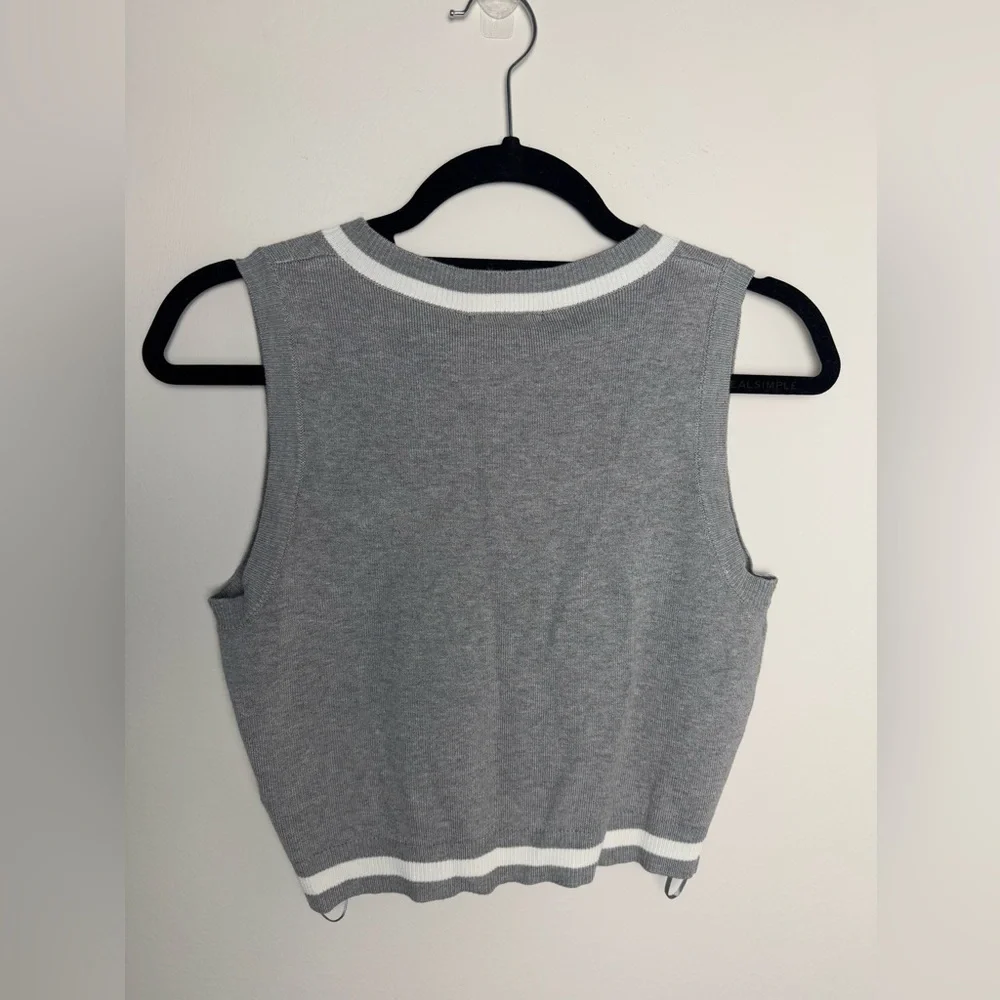 Sincerly Jules Versatil Grey Top & Skirt Set White Accents NWT - Picture 8 of 9